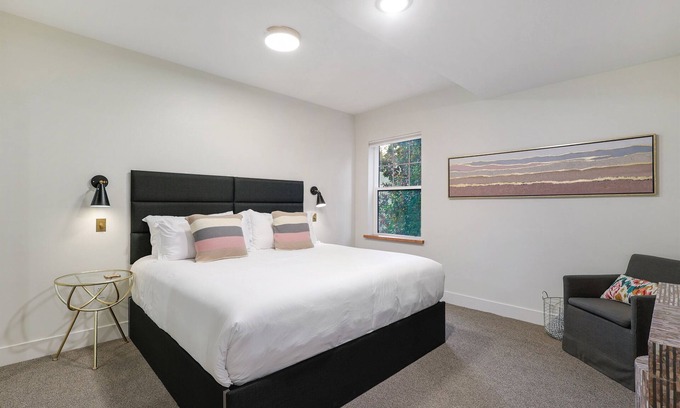 Mount Shasta Hotel | Explore Downtown Mt. Shasta - Rated 10/10 with Pool & Breakfast