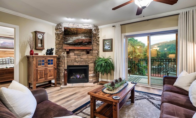 Gatlinburg Apartment | Inviting Cabin Retreat Near Downtown Gatlinburg Convention Center