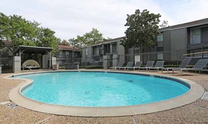 Angleton Apartment | Discover Summit Property: Family & Pet-Friendly Retreat