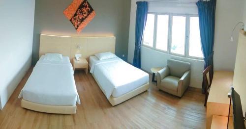 Pegawai Hotel | Welcoming Summit Signature Hotel Batu Pahat with Breakfast