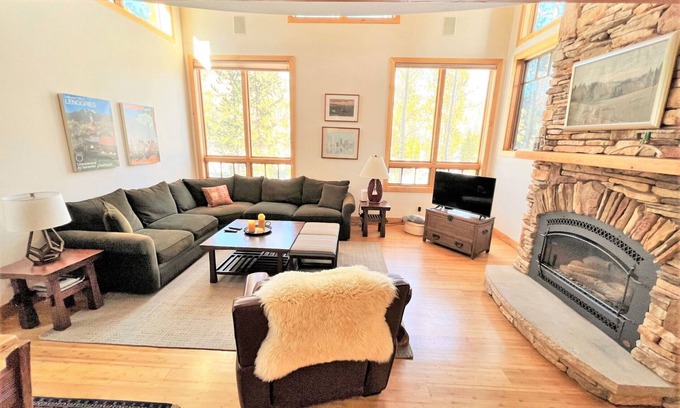 The Reserve Ski Chalet | Gourmet Kitchen Theater Suite with Ensuite Bedrooms
