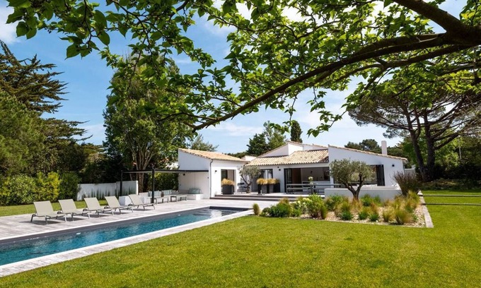 Les Portes-en-Re House | Sumptuous architect-designed villa with 15-metre swimming pool