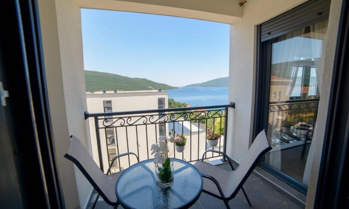 Zelenika Apartment | Sunčane skale: 4-Star Hotel with Ocean View & Pool