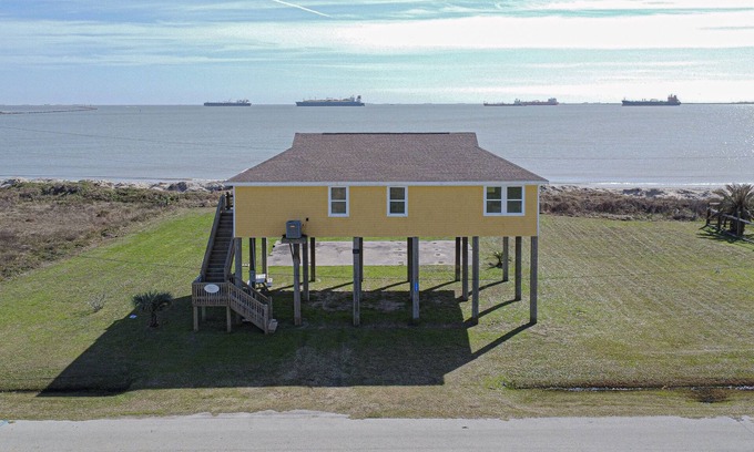 Galveston House | Cozy Ocean View Home Close to the Ferry - Rated 9.4/10