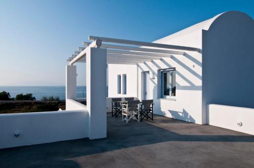 Kamari Apartment | Relax at Sun Anemos Resort: Oceanfront Bliss with 10/10 Ratings