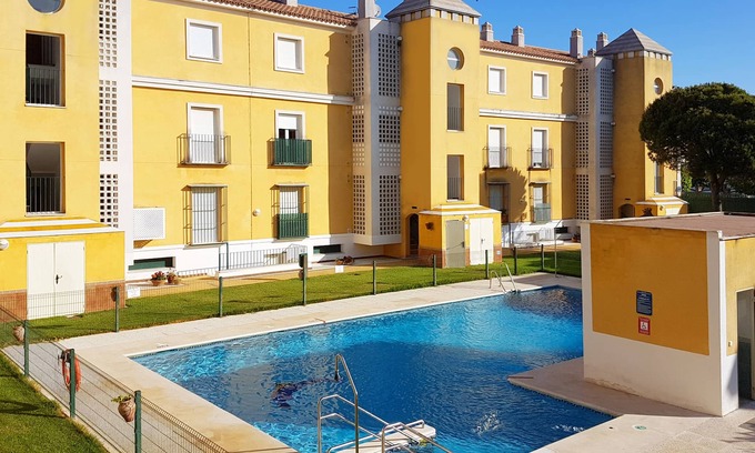 Rota Apartment | Beachfront Bliss: Relax with Ocean Views and Spa Amenities