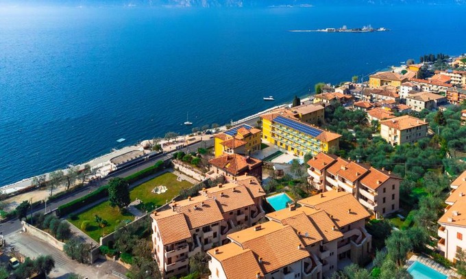 Assenza Apartment | Discover Sun Beth's House: Oceanfront Oasis with Pool