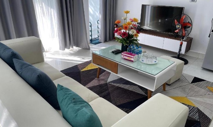 Luong Son Villa | Sun Blush S103: Pet-Friendly Retreat with Pool & Breakfast