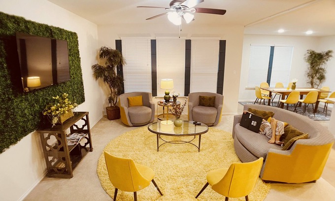McNeil House | Bright 4 BR Retreat in North Austin - Rated 10/10!