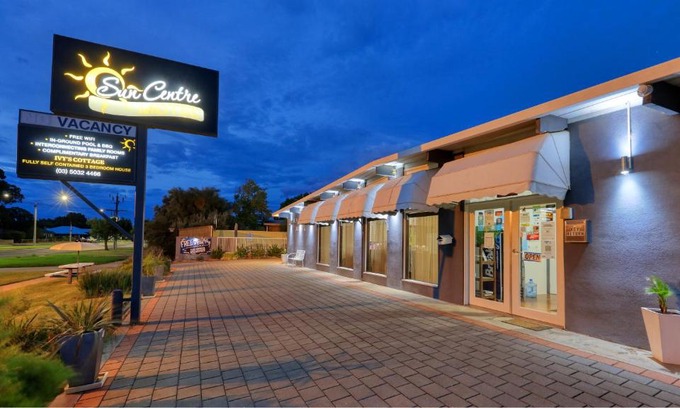 Swan Hill Hotel | Relax at Sun Centre Motel: Kid-Friendly with Pool & Breakfast