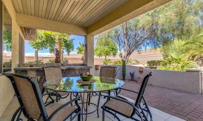 Surprise House | Exceptional Stay at Sun City Grand: 3bd, Pet-Friendly Oasis