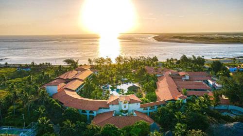 Camocim Hotel | Relax at Sun City Rota das Emoções with Oceanfront Views