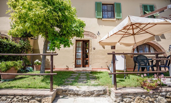 Montescudaio Apartment | Top-Rated Sun Cottage in Tuscany with Hot Tub & WiFi