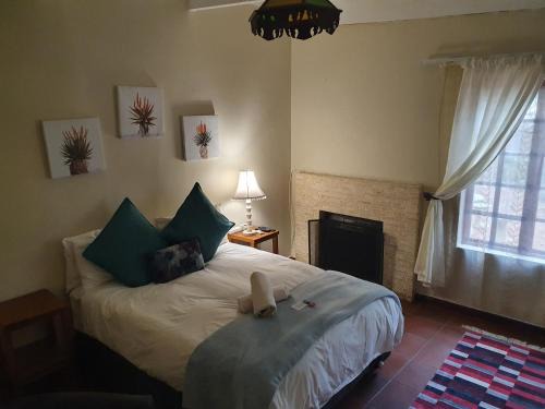 Schoemansville House | Budget-Friendly Sun Deck Lodge with Pool and Kitchen