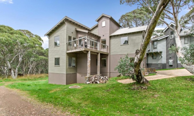 Dinner Plain Apartment | Experience Sun Dew: Family-Friendly Retreat with Kitchen Amenities