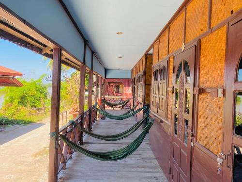 Don Det House | Pet-Friendly Sundown Dondet Bungalows: Family Fun Awaits