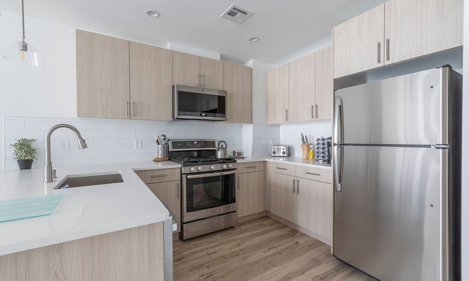 Hoboken Apartment | Bright 3BR Loft with Outdoor Space Steps from NYC