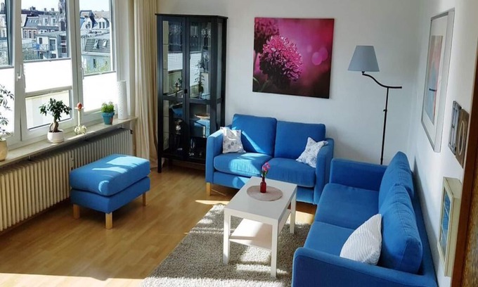Goethestraße Apartment | Sun-drenched apartment close to the city - perfect for long-term guests! Balcony elevator