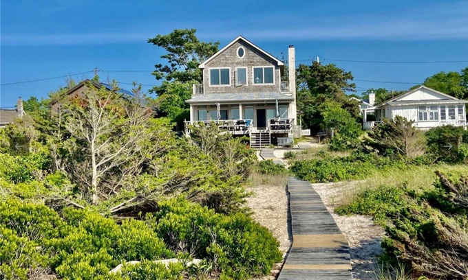 Peconic House | Bright 4-BR Home with Ocean Views & Pool in North Fork