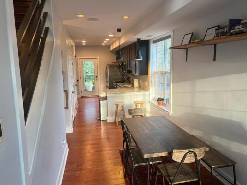 Northeast Apartment | Bright Capitol Hill Retreat with Parking & Rooftop Views