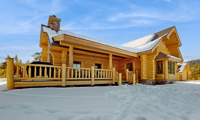 South Fork House | Inviting Mountain Retreat with Games, Deck & Scenic Views