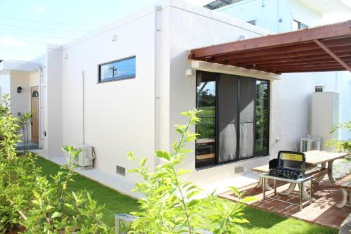 Sumuide Villa | Exclusive BBQ Retreat Near Kouri Island - Family Friendly!