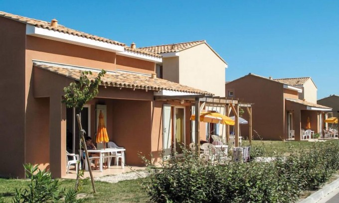 Saint-Saturnin-les-Avignon Apartment | Pet-Friendly Retreat at Sun Hols les Rives du Lac