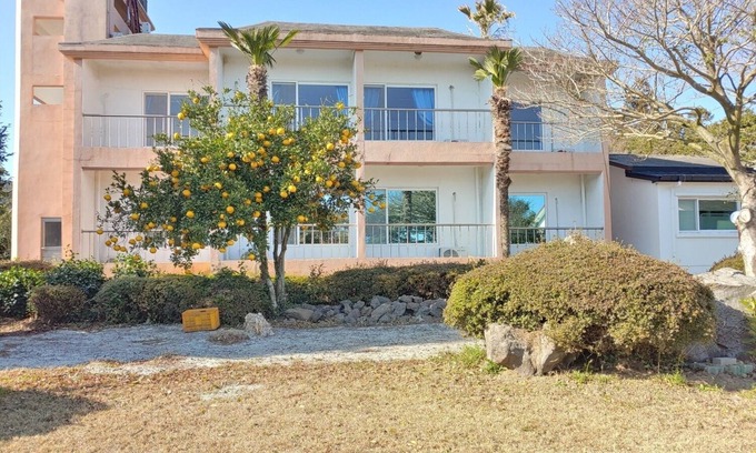 Seongsan House | Sun Gallery Pension