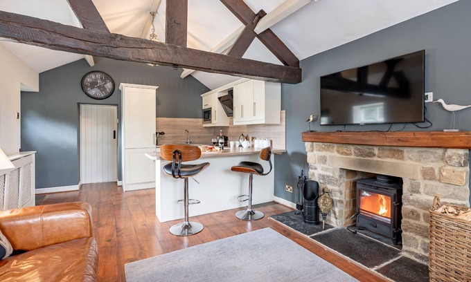 Constable Burton Cottage | Cozy Sun Hill Palins: Perfect Cottage for 2 with Breakfast