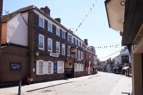 Hitchin Hotel | Pet-Friendly Getaway at Sun Hotel by Greene King Inns