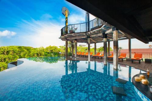Legian City-Centre Hotel | Relax at Sun Island Hotel & Spa Legian with Ocean Views