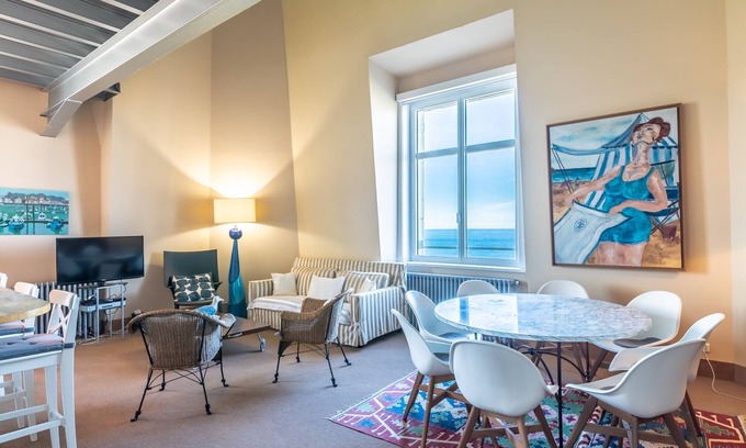 Behobie Apartment | Unforgettable SUN KEYWEEK Duplex with Ocean and Garden Views