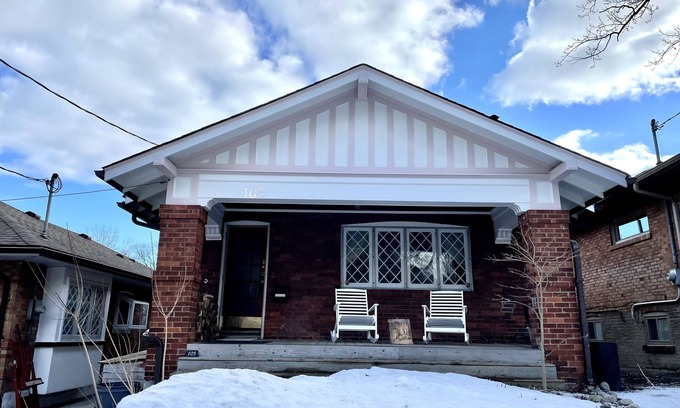 Upper Beaches House | Bright and Inviting Upper Beach Bungalow for Families & Pets