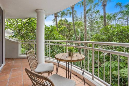 Gold Coast Apartment | Tranquil Retreat: Mediterranean Vibes in Burleigh