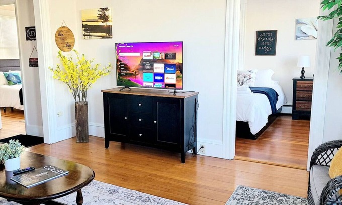 Waterville Apartment | Tranquil Getaway - Apartment with Inviting 3-Season Room