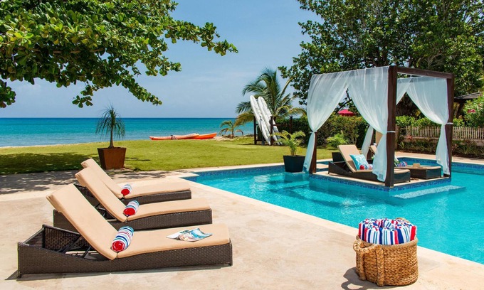 Rio Bueno Villa | Sun Kissed Villa: Oceanfront 6-Bedroom Getaway for Families