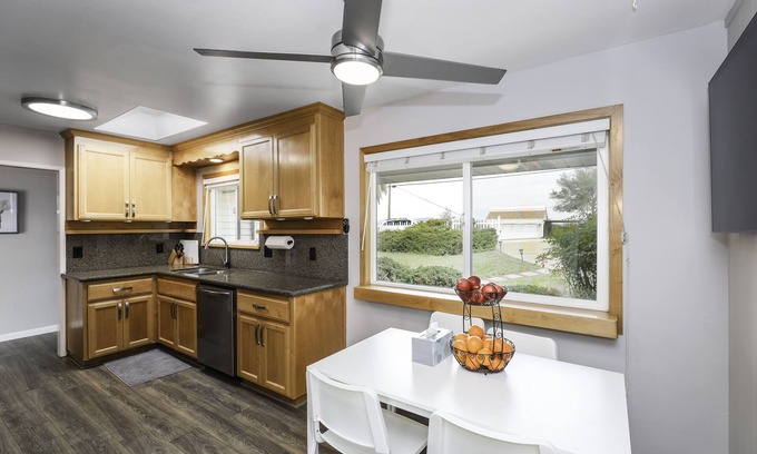 Fairview House | Bright 3BR Family Retreat with Kitchen & Pet-Friendly Perks