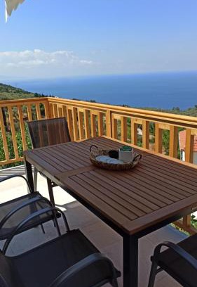 Athani Apartment | Cozy Escape at Sun Meets Sea with Breakfast & Hot Tub