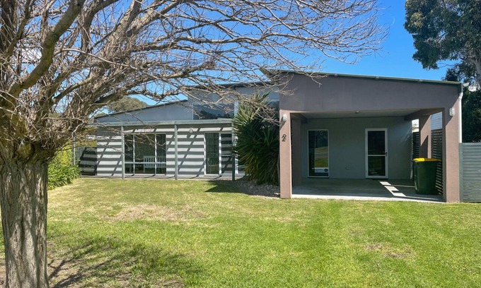 Waterhouse House | Modern 2BR Sun on Sanders House - Pet Friendly & Close to Main St
