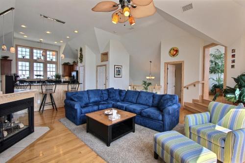 Avon House | Experience Sun Princess #23-18: Pet-Friendly Retreat with Pool