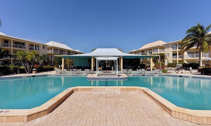 Crystal Harbour Apartment | Sun, Sand & Surf! 4 Comfortable Units, Outdoor Pool, Near Cayman Turtle Center!
