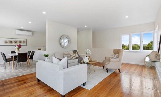 Torbay House | Sunny Getaway Steps from the Beach - Pet & Child Friendly