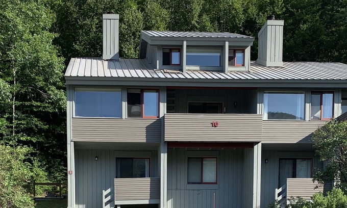 Lincoln House | Experience Mountain Views with Pool & Spa Retreat