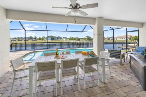 Burnt Store House | Sun Soaked Retreat: Family-Friendly with Pool and Breakfast
