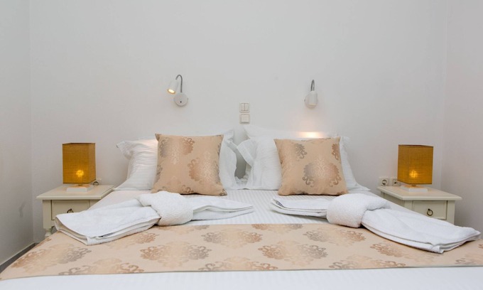 Naxos Bed & Breakfast | Inviting Sun Suites - Enjoy Poolside Relaxation