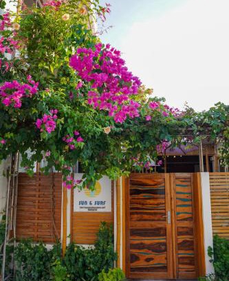 Thulusdhoo Island House | Cozy Sun & Surf: Oceanfront Stay with Breakfast Included