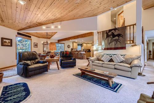 Sunbeam Estates House | Sunbeam Cabin Near Downtown with Family-Friendly Amenities