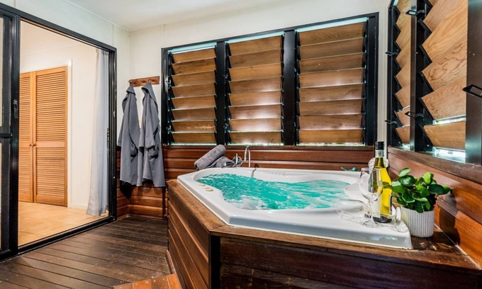 Agnes Water Villa | Relaxing Sunbird Garden Villa with Spa & Pet-Friendly Stay