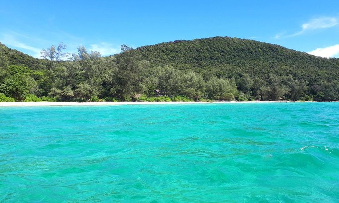 Koh Rong Sanloem Resort | Cozy SunBoo Beach Bungalows with Oceanfront Pool & Pets