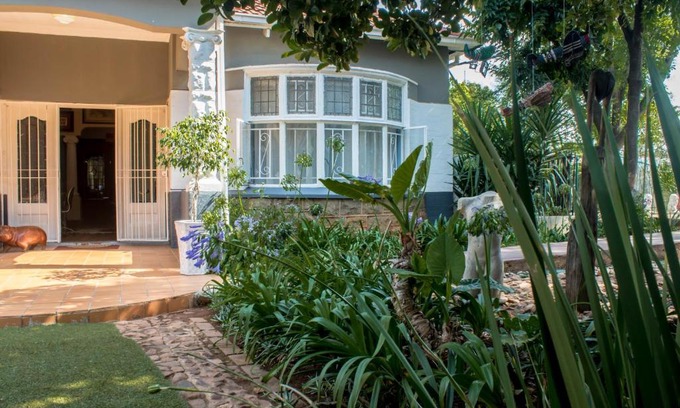 Greater Johannesburg Metropolitan Area Bed & Breakfast | Welcoming Sunbury Bed and Breakfast with Pool & Kitchen Access
